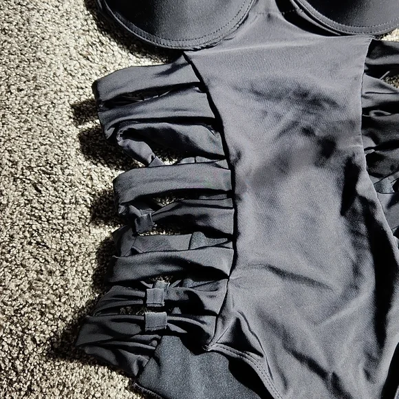 Sexy swimsuit - Picture 3 of 5